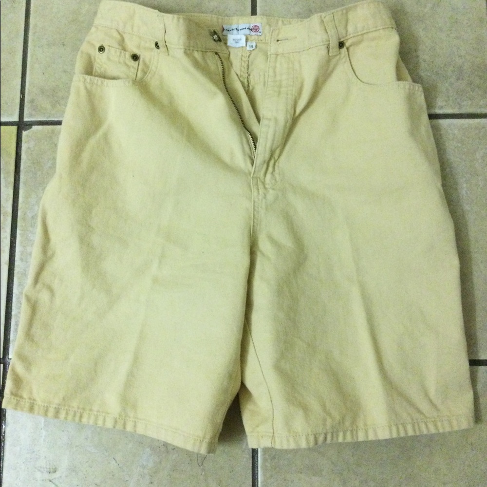VINTAGE Ready To Wind Down Women’s Shorts ❤️